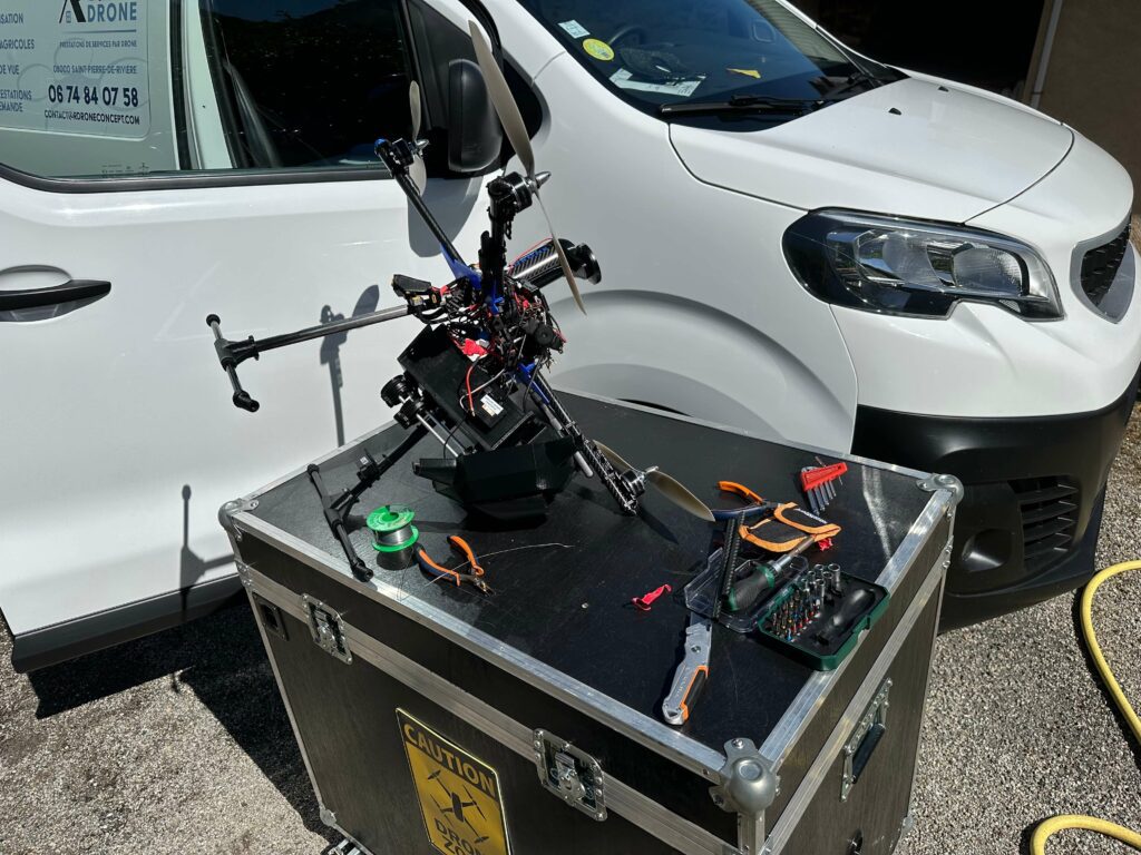 Dépannage du drone de pulvérisation sur un chantier de nettoyage de toiture