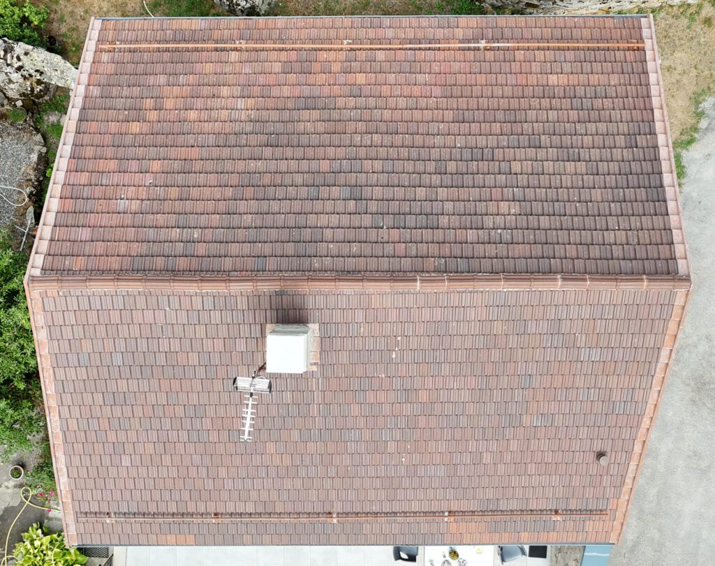 Nettoyage d'une toiture par drone en Haute Ariège